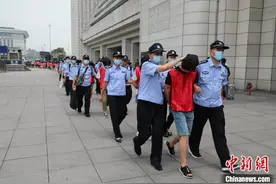 河北警方破获涉案近100亿元特大跨境网络赌博案图片