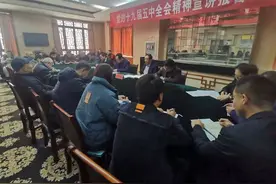 潍坊青州市副市长石凌峰到云驼风景区运行服务中心宣讲党的十九届五中全会精神图片