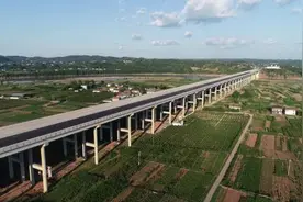 成渝间第四条高速公路年底前通车图片