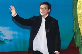 大哥来了！成龙压轴亮相红毯 为中国电影打call图片