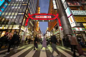 日本单日新增确诊病例首次超3000例图片