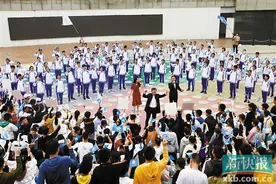 《到黄埔去》歌曲首发 黄埔绿轴广场现千人快闪图片