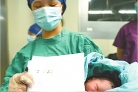 两个婴儿，一个遗爱人间捐出双肾，一个历经艰险携爱而生图片