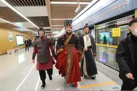 西安地铁请来了“秦始皇”！这波营销太搞笑了图片