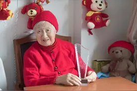 黄宗英是永远的“甜姐”，左手电影右手文学，晚年微微一笑仍嫣然图片