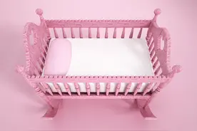 新民快评丨剥夺不合格婴儿床的“生存权”图片