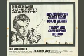 勒卡雷的作品多次被改编成影视剧，他还喜欢客串一个小角色图片