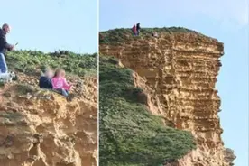 心真大！男子无视危险警告将孩子放在悬崖边拍照图片