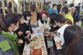 江西农大彩色油菜花深加工产品获好评 成高校科技成果展汇报“网红”图片