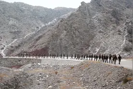 冰天雪地士兵突击 贺兰山下魔鬼训练图片