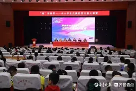 眼科专家进校园与孩子们面对面！聊城中小学生近视防控大讲堂开讲图片