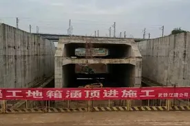东湖、严西湖“牵手”在望图片