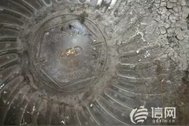 青岛一市民称炒锅用两年出现气泡 爱仕达建议半价换购新品图片