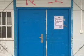 食堂老板故意把包子掰烂送给工地打工者，原来他的“内心戏”是这样图片