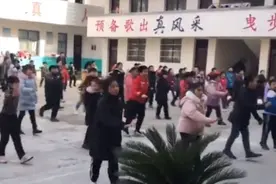 乡村小学课间操跳曳步舞 校长：学生们精气神提高了视频封面