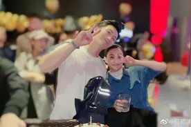 何超莲晒照为男友窦骁庆生 甜蜜曝光男友专属昵称图片