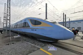 新型复兴号来了，蓝色的图片