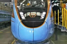 新型复兴号来了，蓝色的 ​图片
