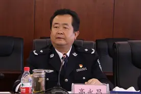判决书：这名公安局长受贿九百余万获刑，茅台就收了两百多瓶图片