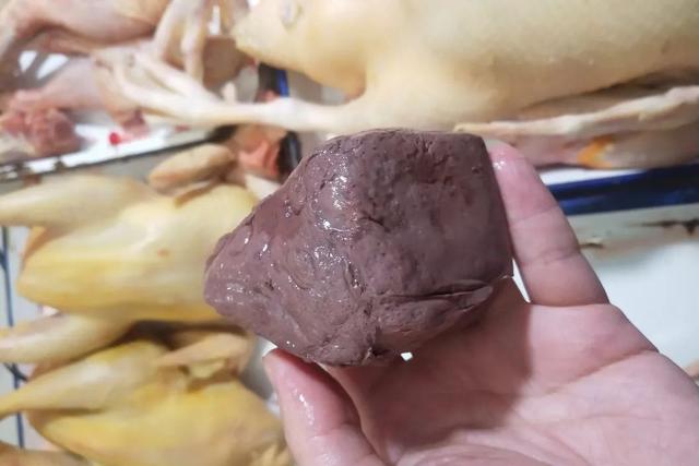 真假鸭血之谜，三招教您辨别