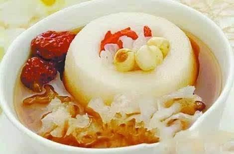 川贝母蒸梨的功效（补肺食疗方 银贝雪梨汤）