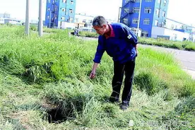 铁岭一男子随地小便掉进下水井 摔断四根肋骨致残图片