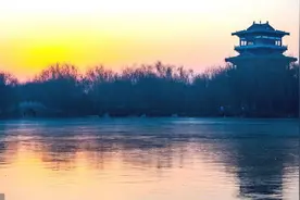 河北邯郸：龙湖冰上日出美如画图片