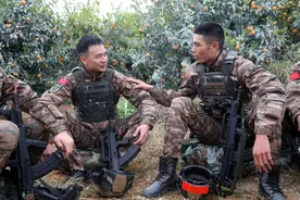 武警南宁支队进行魔鬼周训练 特战队员的快乐那么高级图片