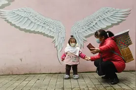 视频：小巷里的涂鸦世界，让你一不小心爱上它图片