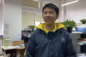 六旬老人心梗晕倒路边，上海高中生“教科书式”急救抢回生命图片