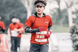 跑友风采 | 跑步狂瘦50多斤的南京辣妈章谧：跑一场大桥马拉松，不给自己留遗憾图片