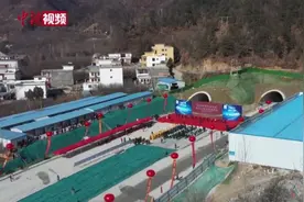 “一洞穿两市” 河南最长高速公路伏牛山隧道贯通视频封面