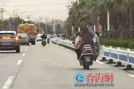 省道208线龙海海澄镇至东园镇路段：电动车抢道 隔离栏形同虚设图片