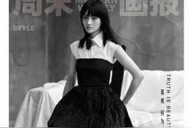 简洁黑白格调下的郑爽 展现少女的静谧优雅图片