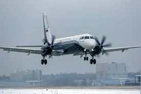 伊尔-114-300支线客机首飞图片