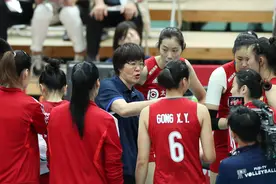 中国女排主教练郎平续约至东京奥运会结束图片