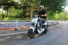 男子免费送同事回家，结果赔了上百万图片