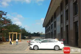 海口望海金豪小区39个停车位租给幼儿园引业主不满图片