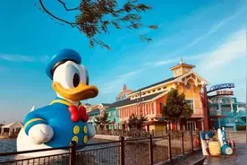 女子在上海迪士尼骑车游玩摔断牙 起诉园方索赔4万被驳回图片