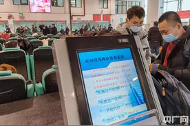 “北京小客车新政”实施前夕：多牌车主为“保号”排队卖车再买新车 部分车商借机炒作图片