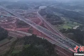 四川成宜高速全线建成 将于年底通车图片