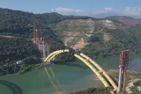 云南景海高速澜沧江特大桥成功合龙图片