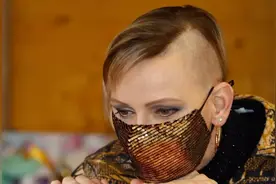 摩纳哥王妃放飞自我剃掉半边头发，发型师直言“惨不忍睹”图片