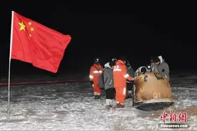“嫦五”：妈，我不冷！中国航天：不，你冷图片