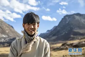 丁真去理塘县城，是骑他的小马珍珠吗？图片