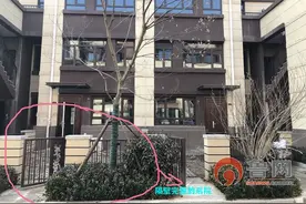 青岛胶州中洲半岛城邦后院“缩水”业主要求恢复原样被一拖再拖图片
