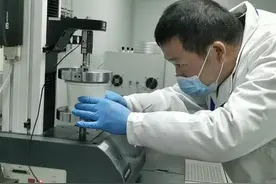 一个盛热干面的纸碗怎么算合格？需按国家标准进行10余项检测图片
