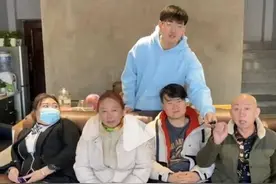 男子用蛋糕砸不戴口罩者？回应声称砸的是演员，对误解表歉意图片