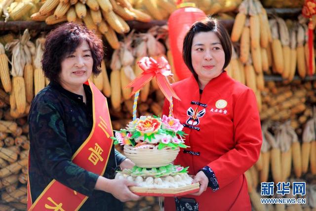 小面团塑出幸福花