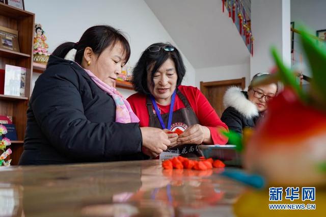 小面团塑出幸福花